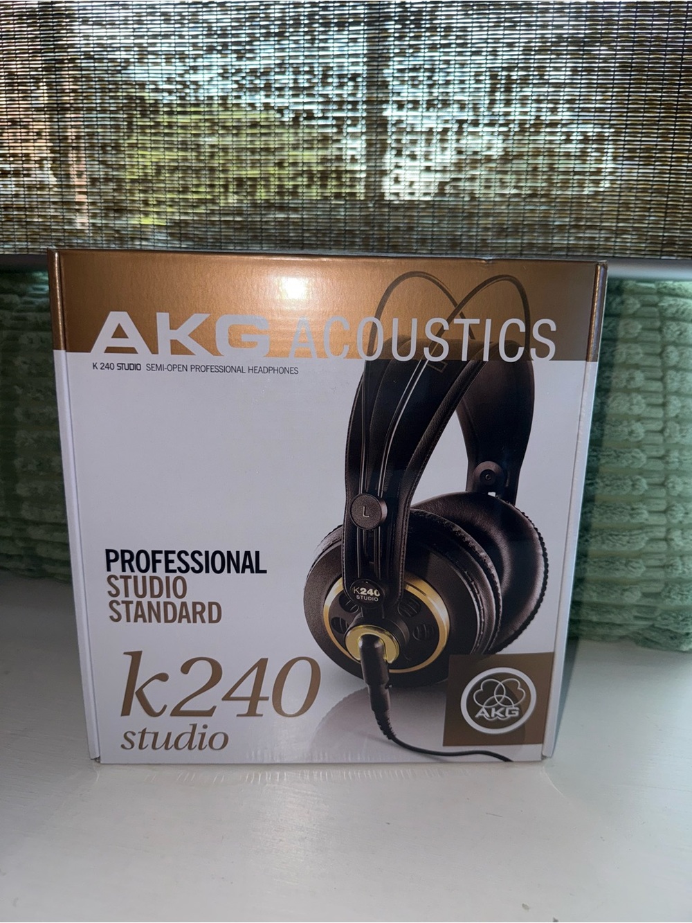AKG Acoustics k240 Studio Headphones in Black and Gold